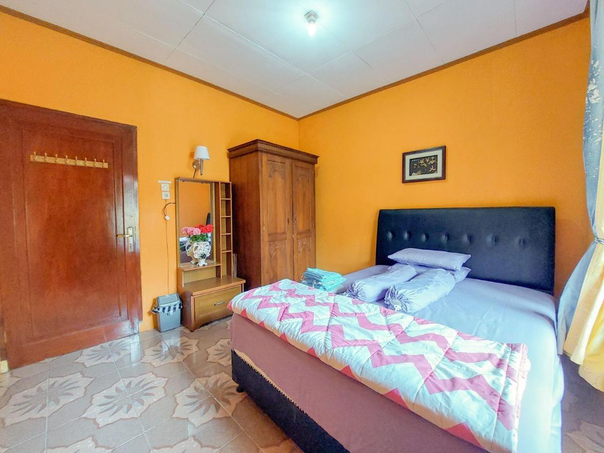 Villa Samsu By Puncak Holiday Cianjur Exterior foto