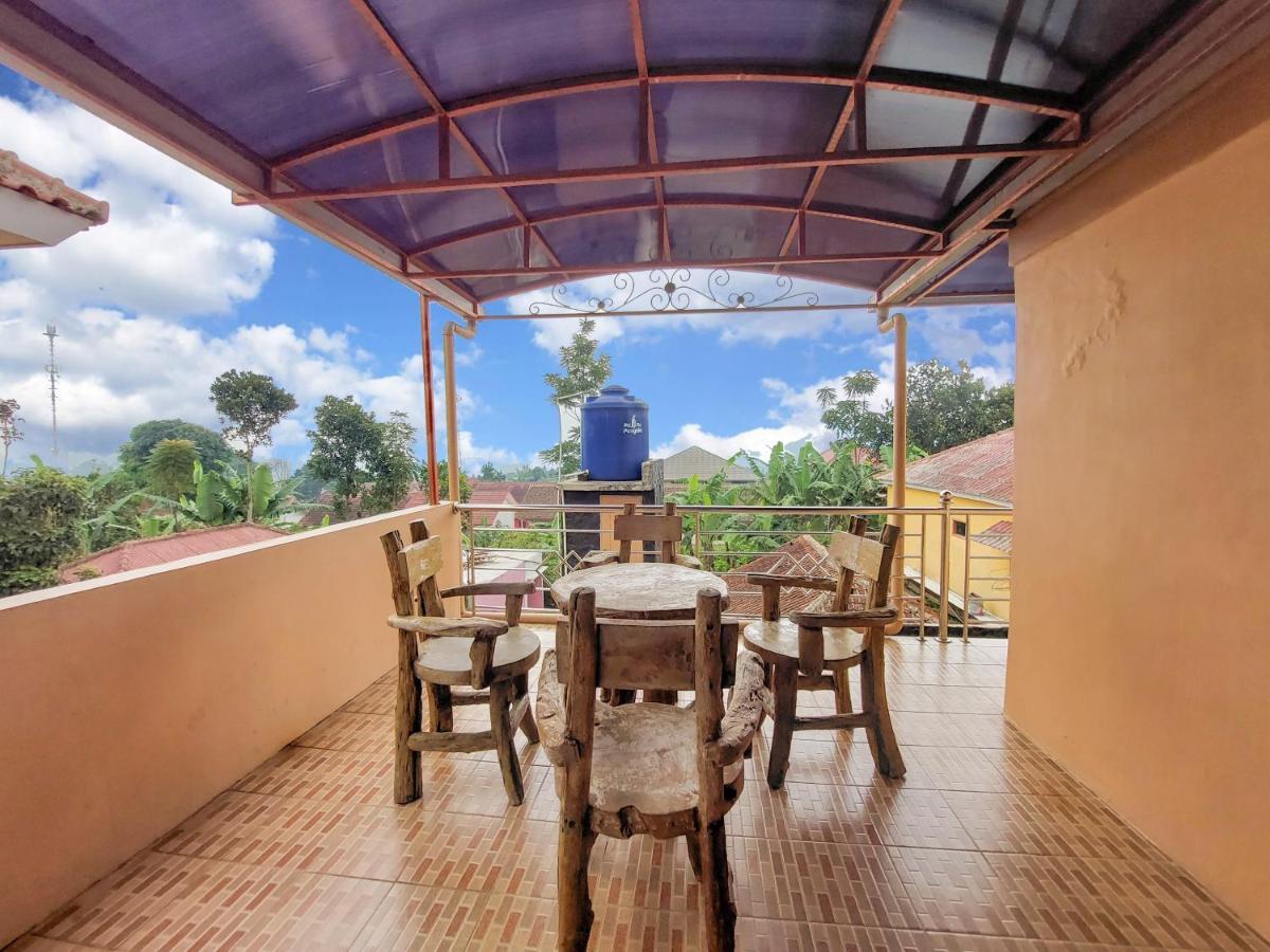 Villa Samsu By Puncak Holiday Cianjur Exterior foto